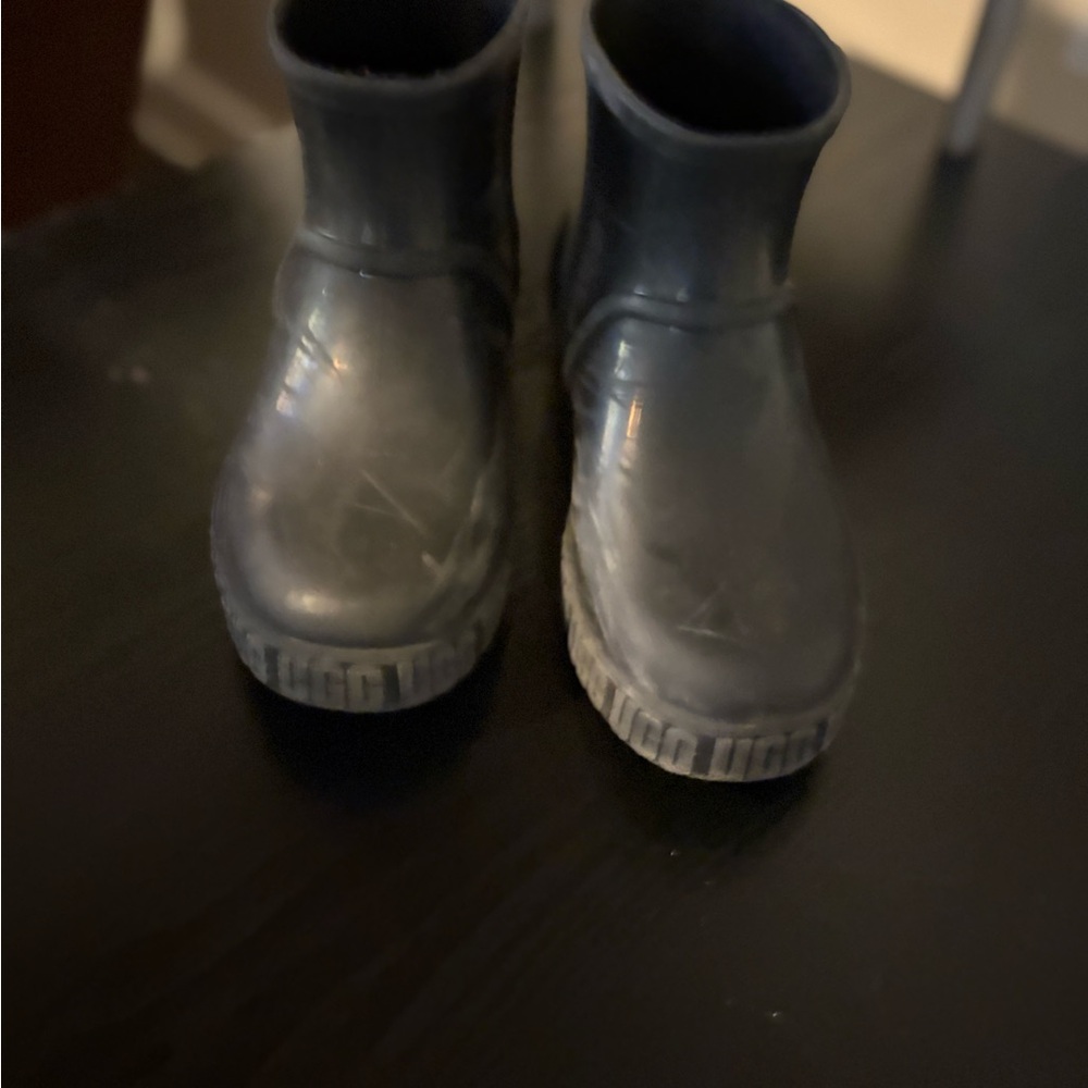 UGG